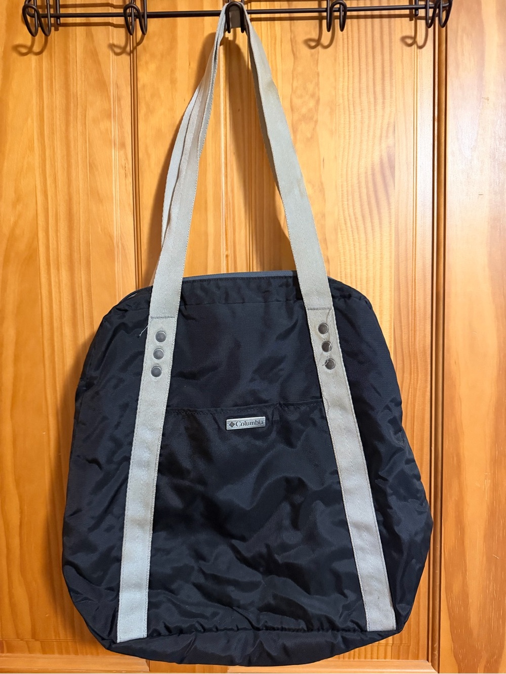 Columbia Black Duffel Tote with Light Gray Straps